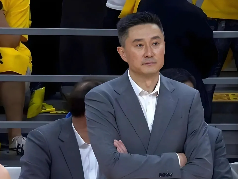 JiuyouSports-0分0板3犯规！不止徐昕焦泊乔，CBA状元郎也被杜锋用废了